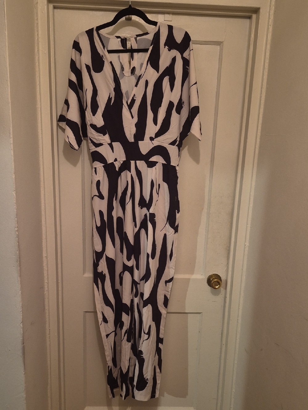 Elegant Black and White V-Neck Jump Suit